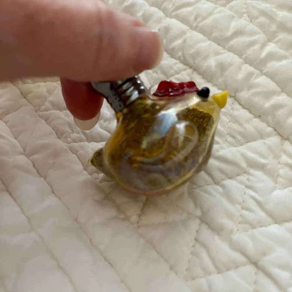 Lampwork Chicken Translucent Salt and Pepper Shakers by Glass Act Artisans - Picture 7 of 9